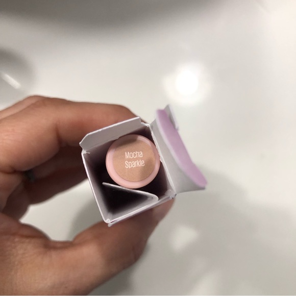 Kaja WINK DAZZLE Eyeshadow & Glitter Multi Stick - MOCHA SPARKLE - Picture 4 of 6